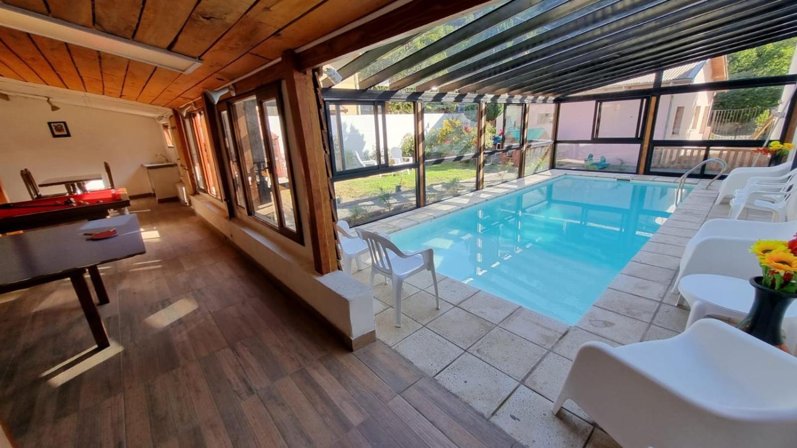 Con Piscina Cubierta *